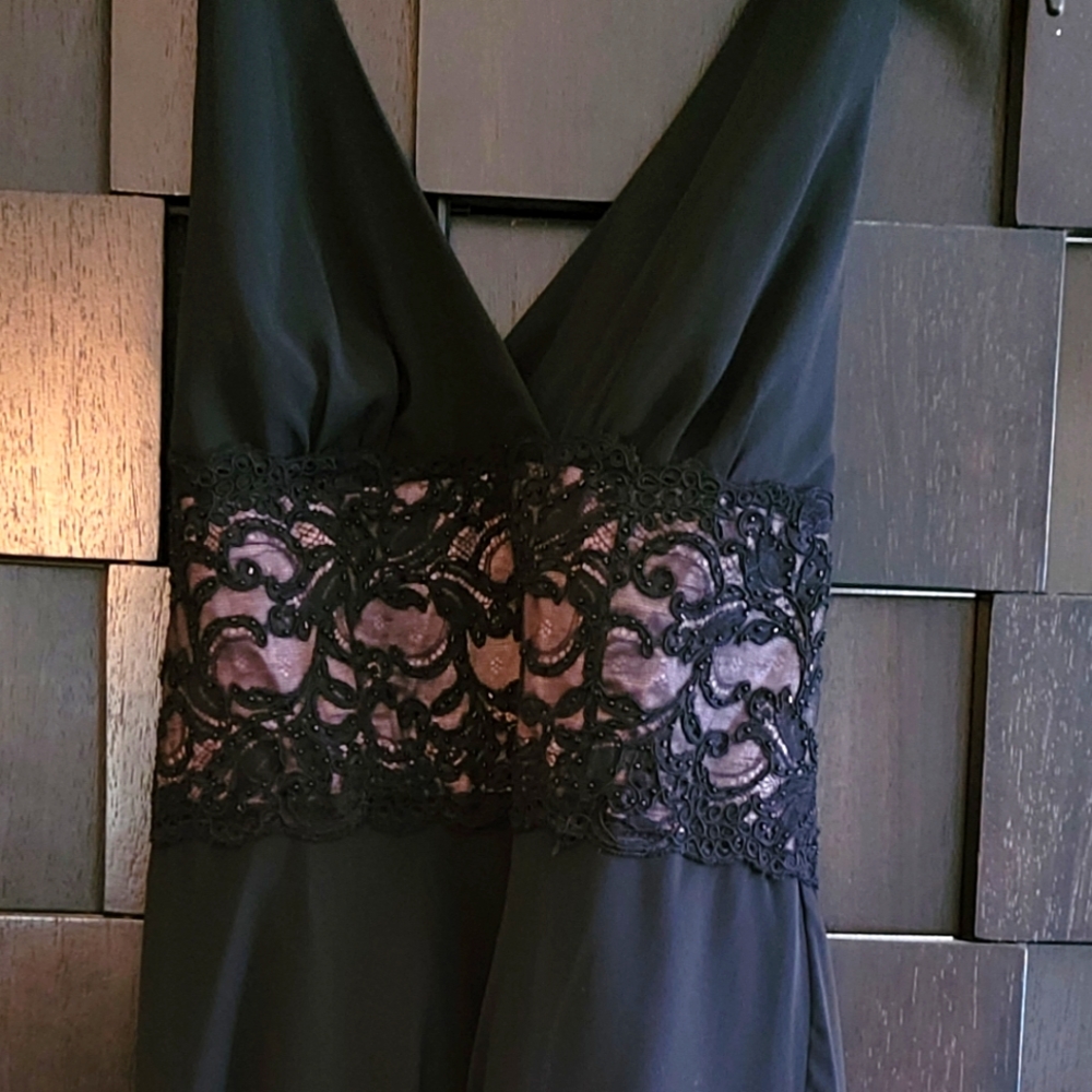 Beautiful dress for a wedding or special occasion. You would look dazzling.